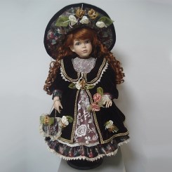 Фарфоровая кукла 